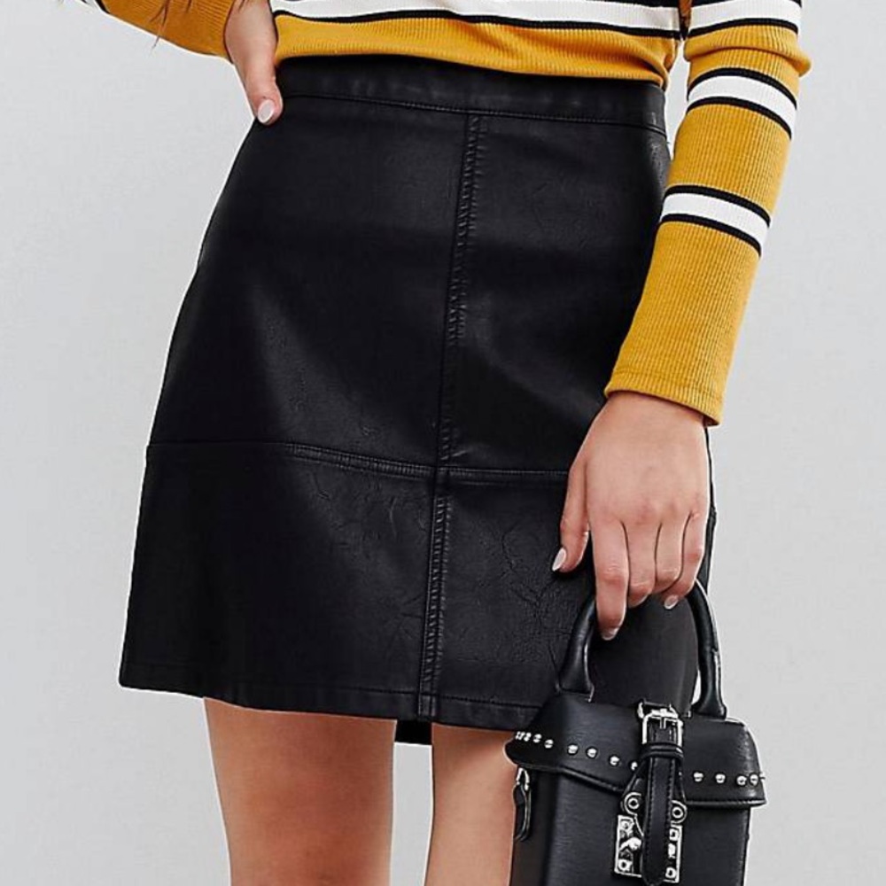 New Look Black Mini Faux Leather Skirt - Picture 1 of 5